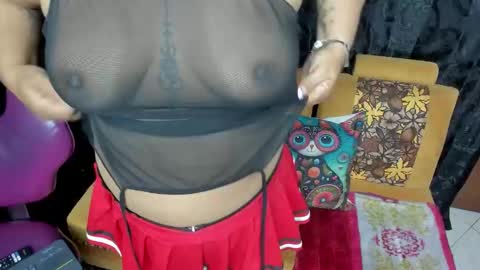 girl_luna_ online show from 10/18/25, 07:03