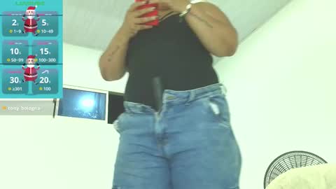 girl_luna_ online show from 12/21/25, 01:46