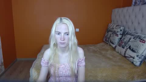 Snapshot of girl_summer97 chatting on 11/04/25, 02:16 Katia online show from 11/04/25, 02:16