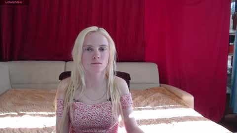 Snapshot of girl_summer97 chatting on 05/07/26, 02:44 Katia online show from 05/07/26, 02:44