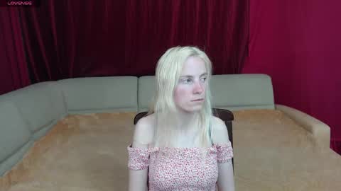 Snapshot of girl_summer97 chatting on 05/12/26, 12:13 Katia online show from 05/12/26, 12:13