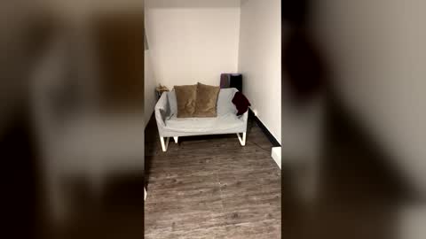 Snapshot of girldulce045 chatting on 04/03/26, 10:41 girldulce045 online show from 04/03/26, 10:41