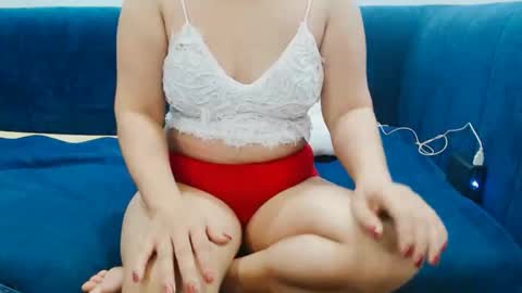 Snapshot of girlhanoi chatting on 04/18/26, 02:04 girlhanoi online show from 04/18/26, 02:04