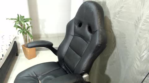 Snapshot of girlhot_tss chatting on 12/26/24, 05:47 Ariana Sophia. online show from 12/26/24, 05:47