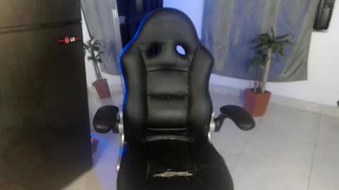 Snapshot of girlhot_tss chatting on 02/06/25, 04:21 Ariana Sophia. online show from 02/06/25, 04:21