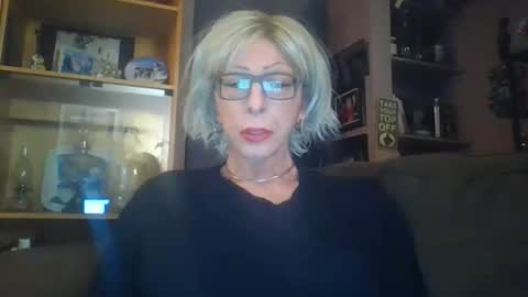 Snapshot of girlinrock chatting on 02/16/26, 01:35 Girlinrock online show from 02/16/26, 01:35