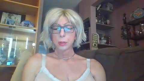 Snapshot of girlinrock chatting on 03/29/26, 01:49 Girlinrock online show from 03/29/26, 01:49