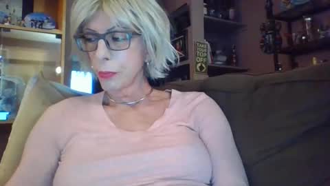 Snapshot of girlinrock chatting on 04/02/26, 01:03 Girlinrock online show from 04/02/26, 01:03