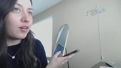 Snapshot of girlnextdoor702 chatting on 12/21/25, 06:26 Jasmine online show from 12/21/25, 06:26
