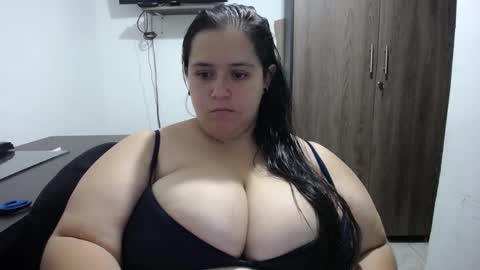 Snapshot of girls69x chatting on 01/15/25, 12:04 Ela online show from 01/15/25, 12:04