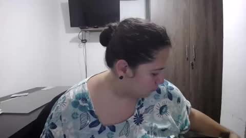 Snapshot of girls69x chatting on 02/23/25, 11:33 Ela online show from 02/23/25, 11:33