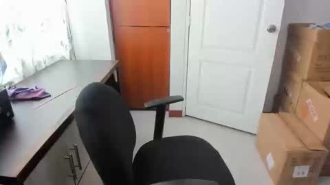 Snapshot of girls69x chatting on 10/14/25, 02:40 Ela online show from 10/14/25, 02:40