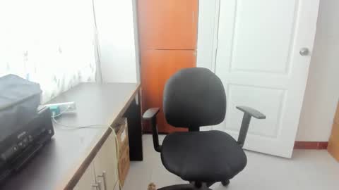 Snapshot of girls69x chatting on 11/25/25, 02:39 Ela online show from 11/25/25, 02:39