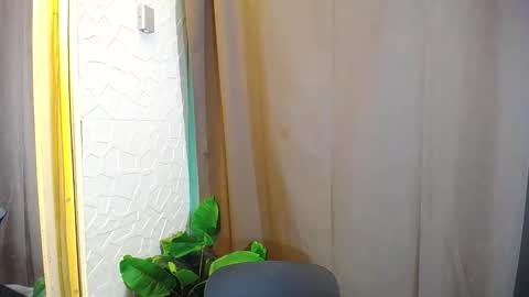 Snapshot of girlsweet_preciousxoxo chatting on 03/18/26, 06:44 Precious online show from 03/18/26, 06:44