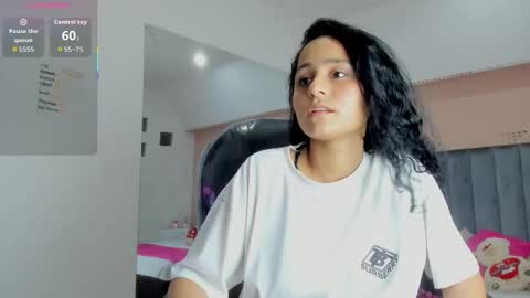 GISELLE ROLDAN online show from 11/15/25, 08:27