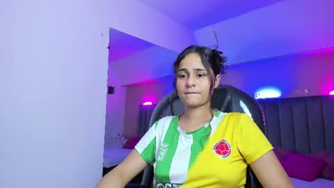 GISELLE ROLDAN online show from 06/18/26, 02:34