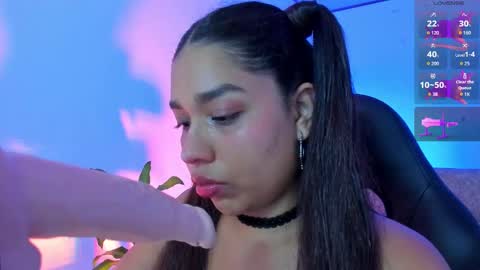 Snapshot of giselle_upp chatting on 11/19/25, 03:28 Giselle online show from 11/19/25, 03:28