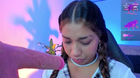 Snapshot of giselle_upp chatting on 11/30/25, 04:49 Giselle online show from 11/30/25, 04:49