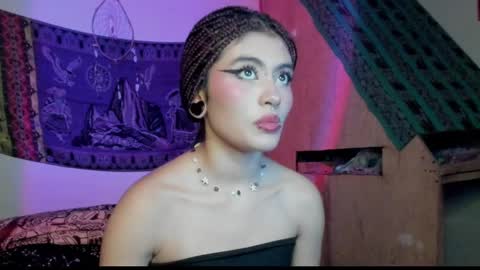 Snapshot of giulietta_mon chatting on 01/05/25, 03:32 Giulietta online show from 01/05/25, 03:32