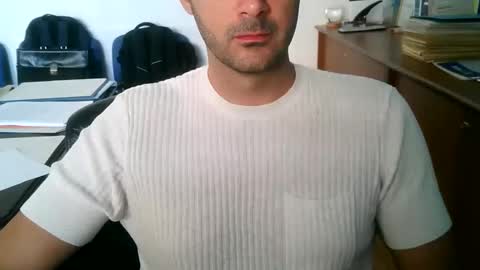 Snapshot of giuseppevai1 chatting on 09/21/25, 09:00 giuseppevai1 online show from 09/21/25, 09:00