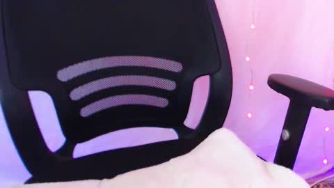 Snapshot of giv_deez chatting on 02/24/26, 09:51 marlon online show from 02/24/26, 09:51