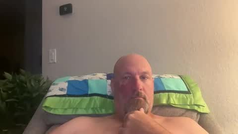 Snapshot of giveitup193 chatting on 05/03/26, 01:00 giveitup193 online show from 05/03/26, 01:00
