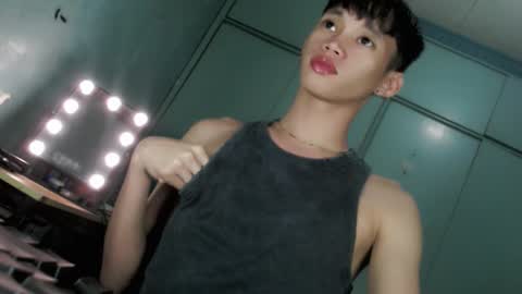 Snapshot of givemethrillx chatting on 03/22/26, 09:51 givemethrillx online show from 03/22/26, 09:51