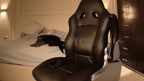 Snapshot of giyu_hayashi chatting on 12/13/25, 07:53 giyu online show from 12/13/25, 07:53