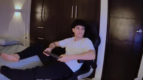 Snapshot of giyu_hayashi chatting on 12/14/25, 01:05 giyu online show from 12/14/25, 01:05