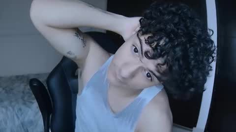 Snapshot of giyu_hayashi chatting on 12/16/25, 12:43 giyu online show from 12/16/25, 12:43