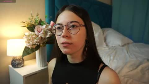 Snapshot of gizefto chatting on 12/15/25, 02:21 Agness online show from 12/15/25, 02:21