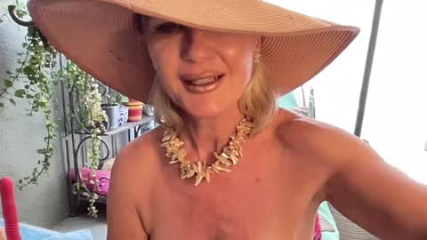 Gl1tter Barbie online show from 01/24/25, 12:52