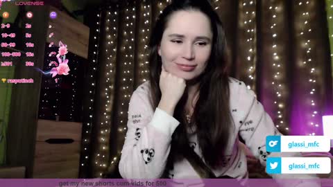 Snapshot of glassi chatting on 01/21/25, 08:00 glassi online show from 01/21/25, 08:00