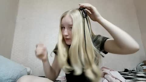 Laura online show from 04/21/26, 07:03