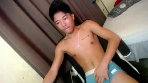 Snapshot of glenndou_daxs chatting on 10/12/25, 11:37 glenndou_daxs online show from 10/12/25, 11:37