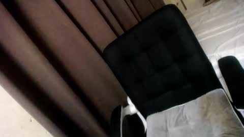 Snapshot of glenndou_daxs chatting on 10/19/25, 02:18 glenndou_daxs online show from 10/19/25, 02:18