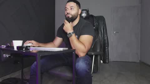 Matthew .. for short call me Matt online show from 10/04/25, 06:28