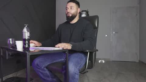 Matthew .. for short call me Matt online show from 10/19/25, 07:25