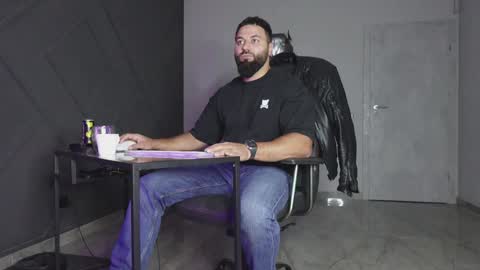 Matthew .. for short call me Matt online show from 10/23/25, 09:57