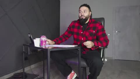 Matthew .. for short call me Matt online show from 11/04/25, 01:59