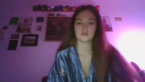 Snapshot of glitter_doll chatting on 01/04/25, 02:56 glitter_doll online show from 01/04/25, 02:56