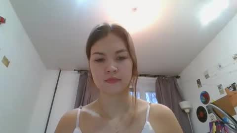 Snapshot of glitter_doll chatting on 01/08/25, 11:43 glitter_doll online show from 01/08/25, 11:43