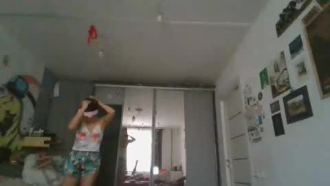 Snapshot of glitter_doll chatting on 01/09/25, 09:59 glitter_doll online show from 01/09/25, 09:59
