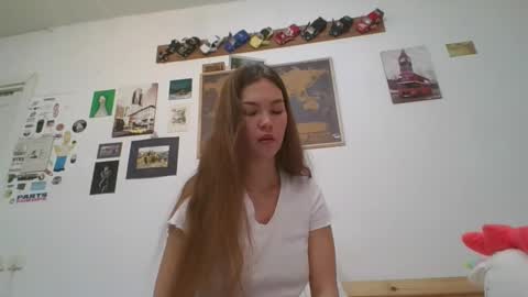 Snapshot of glitter_doll chatting on 01/21/25, 01:22 glitter_doll online show from 01/21/25, 01:22