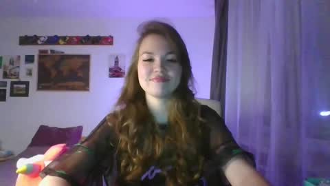 Snapshot of glitter_doll chatting on 01/24/25, 04:49 glitter_doll online show from 01/24/25, 04:49