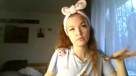 Snapshot of glitter_doll chatting on 01/27/25, 11:32 glitter_doll online show from 01/27/25, 11:32