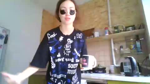 Snapshot of glitter_doll chatting on 01/30/25, 09:04 glitter_doll online show from 01/30/25, 09:04