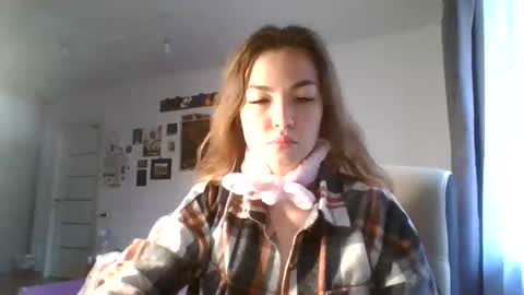 Snapshot of glitter_doll chatting on 02/02/25, 10:57 glitter_doll online show from 02/02/25, 10:57