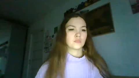 Snapshot of glitter_doll chatting on 02/06/25, 01:43 glitter_doll online show from 02/06/25, 01:43