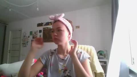 Snapshot of glitter_doll chatting on 02/16/25, 08:43 glitter_doll online show from 02/16/25, 08:43
